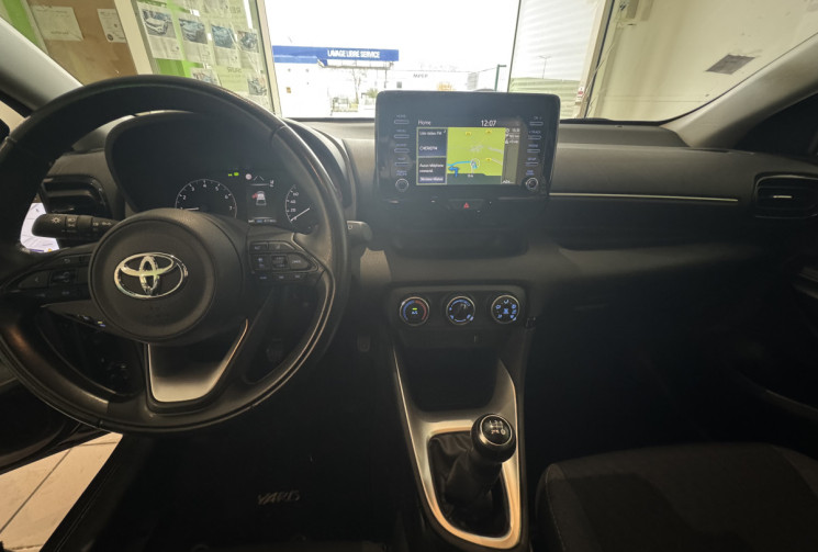 Toyota Yaris 70 VVT-i Dynamic Business 5p MY21