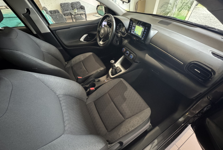 Toyota Yaris 70 VVT-i Dynamic Business 5p MY21