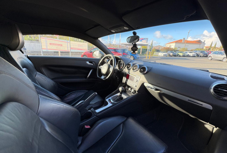 Audi TT  3.2 V6 250 BASE /  CHAINE DE DISTRIBUTION / BOITE AUTOMATIQUE /GARANTIE 12 MOIS 