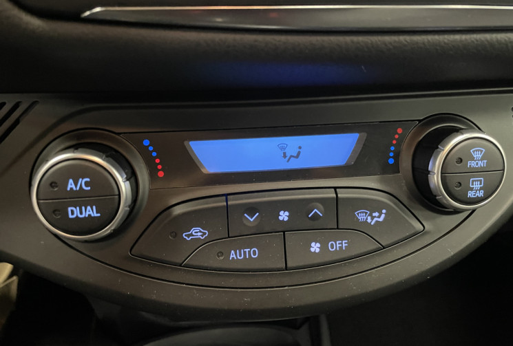 Toyota Yaris III Hybrid 1.5 100h Dynamic – Boite auto - Caméra – Clim auto – Bluetooth