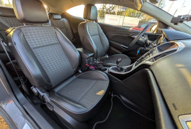 Opel Astra GTC 140 CV 1.4 TURBO / GPS / BON ETAT / GARANTIE 12 MOIS