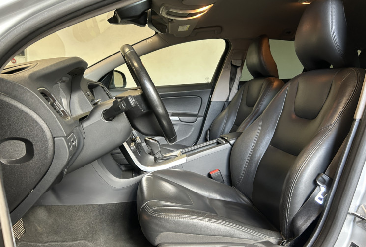 Volvo V60 2.0 D3 150 cv Summum