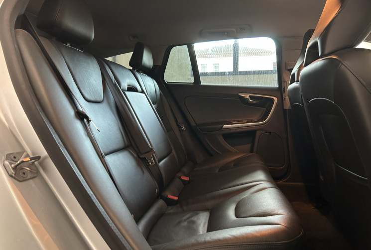 Volvo V60 2.0 D3 150 cv Summum