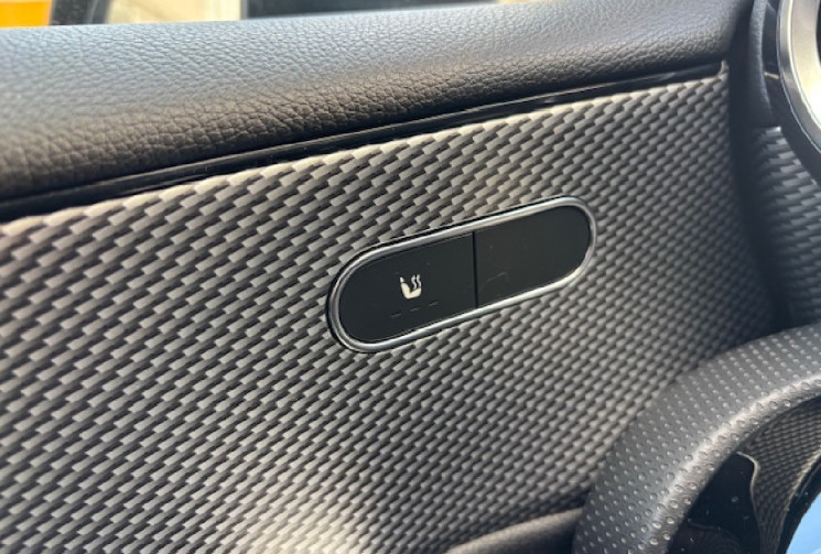 Mercedes Classe A 220 Hatchback 190cv 4MATIC Boîte auto /SIEGE CHAUFFANT/PACK AERO/CARPLAY/CAMERA