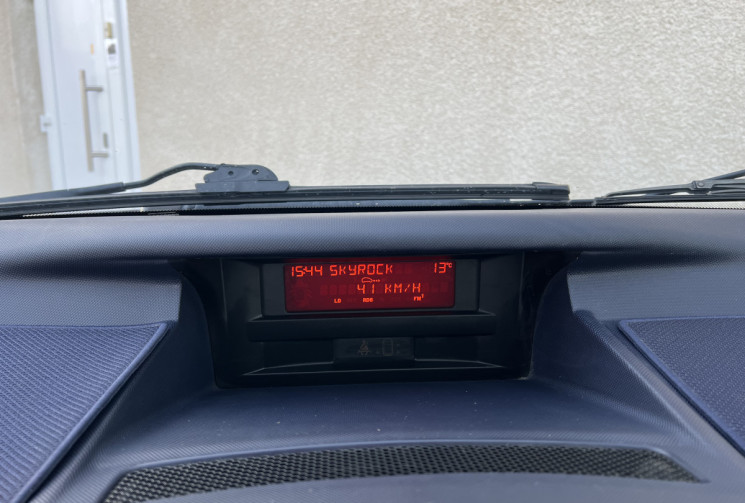 Peugeot 1007 1.4 HDi 70cv  / DISTRI OK