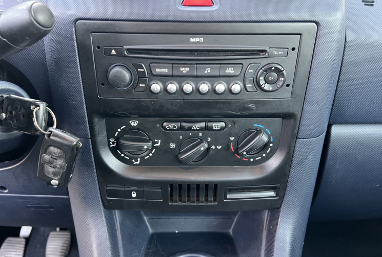 Peugeot 1007 1.4 HDi 70cv  / DISTRI OK