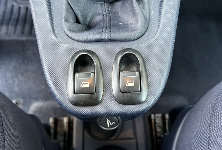 Peugeot 1007 1.4 HDi 70cv  / DISTRI OK