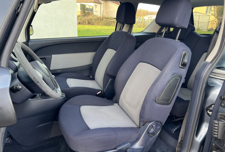 Peugeot 1007 1.4 HDi 70cv  / DISTRI OK