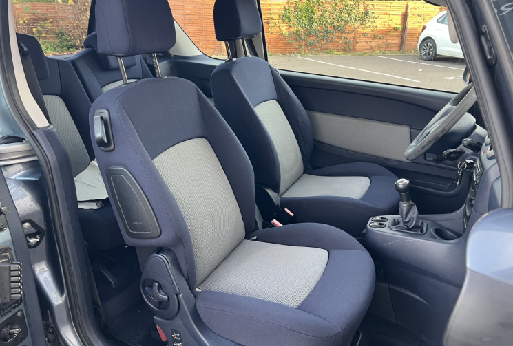 Peugeot 1007 1.4 HDi 70cv  / DISTRI OK