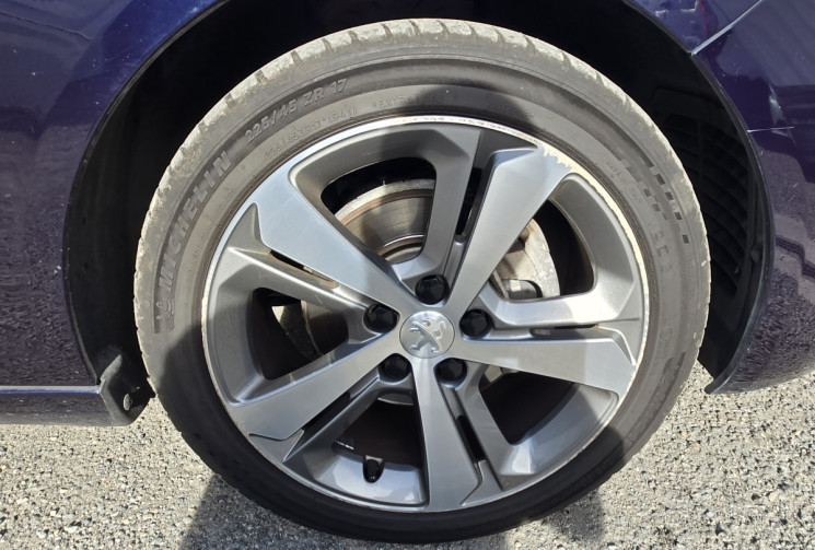 Peugeot 308 1.5 BlueHDi 130ch Tech Edition* toit pano * alcantara* carplay * camera * clim bi-zone *