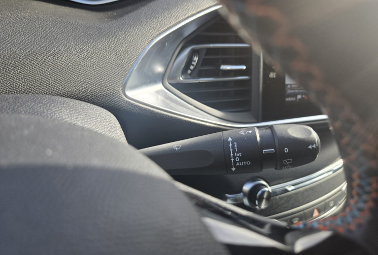 Peugeot 308 1.5 BlueHDi 130ch Tech Edition* toit pano * alcantara* carplay * camera * clim bi-zone *