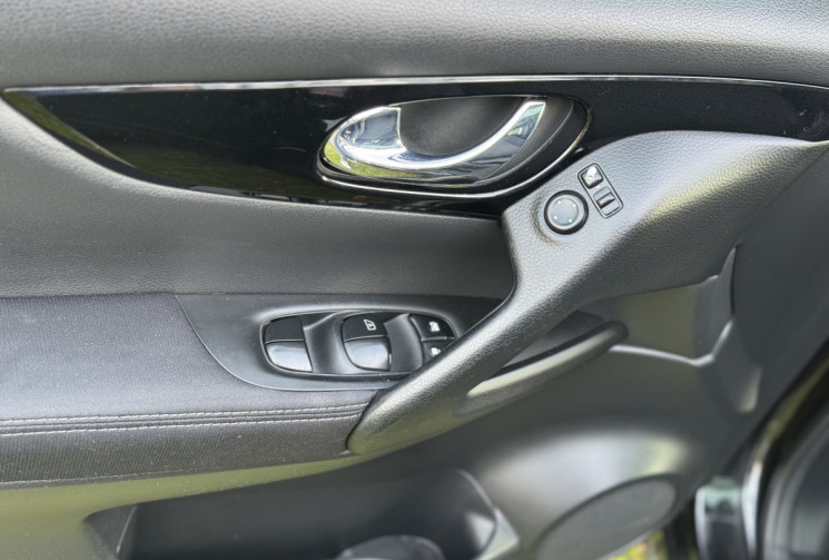 Nissan Qashqai  4x4 1.6 dCi 130 ch 4WD / Toit pano / GPS 