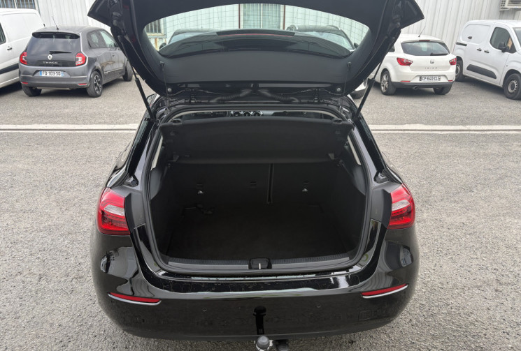 Mercedes Classe A 160 109ch Style Line * Chaine de Distribution * Mbux tactile * Attelage * Tbe