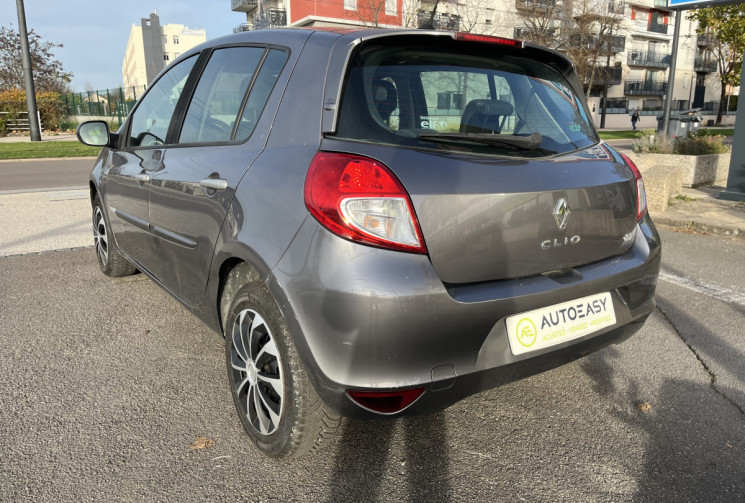 Renault Clio III 5 Portes Phase 2 1.5 dCi eco2 88 cv