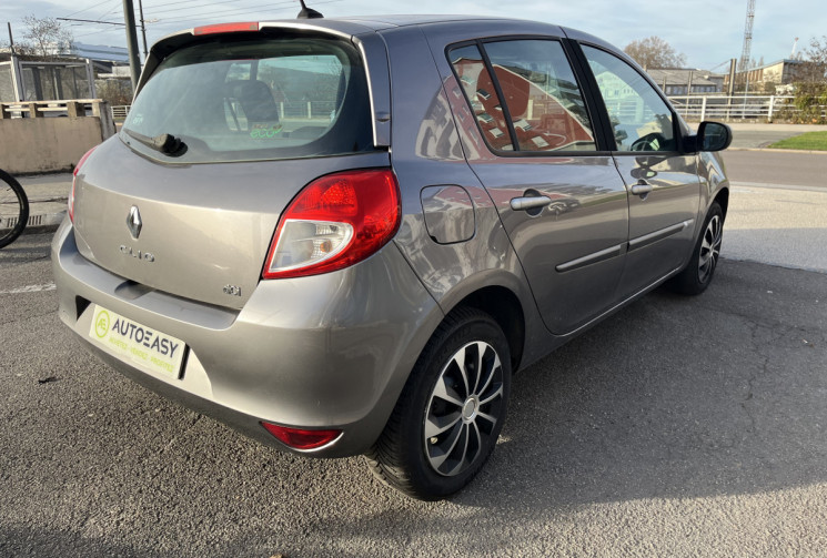 Renault Clio III 5 Portes Phase 2 1.5 dCi eco2 88 cv