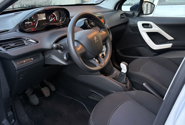 Peugeot 208 Like 1.2 VTI 5p 68cv FLEXFUEL  / Suivi complet / Distribution changée / Faible KM