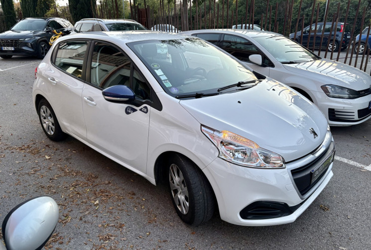 Peugeot 208 Like 1.2 VTI 5p 68cv FLEXFUEL  / Suivi complet / Distribution changée / Faible KM