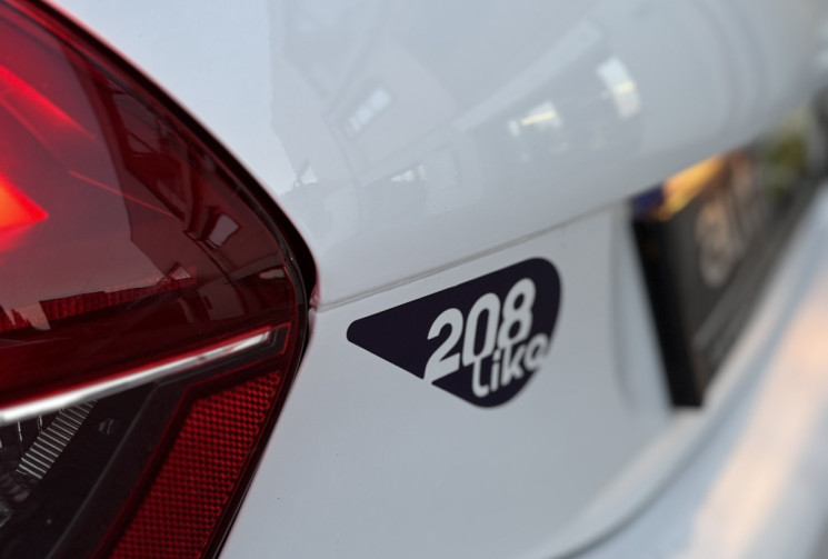 Peugeot 208 Like 1.2 VTI 5p 68cv FLEXFUEL  / Suivi complet / Distribution changée / Faible KM