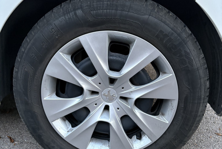 Peugeot 208 Like 1.2 VTI 5p 68cv FLEXFUEL  / Suivi complet / Distribution changée / Faible KM