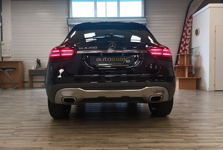 Mercedes GLA 200 SENSATION (X156) Phase 2  1.6 i 16V 7G-DCT 156 cv Boîte auto