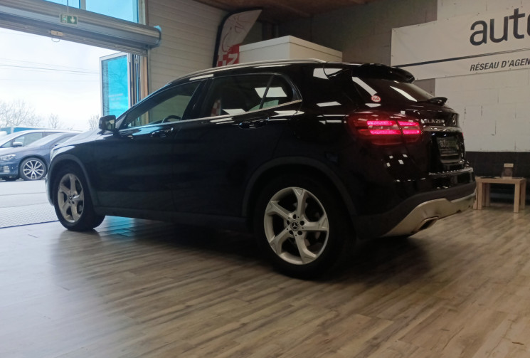 Mercedes GLA 200 SENSATION (X156) Phase 2  1.6 i 16V 7G-DCT 156 cv Boîte auto
