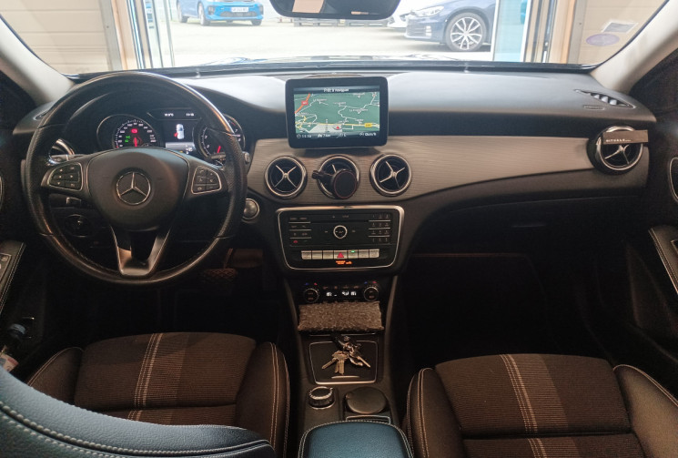 Mercedes GLA 200 SENSATION (X156) Phase 2  1.6 i 16V 7G-DCT 156 cv Boîte auto