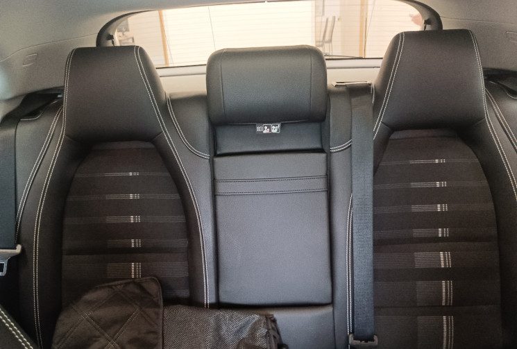 Mercedes GLA 200 SENSATION (X156) Phase 2  1.6 i 16V 7G-DCT 156 cv Boîte auto