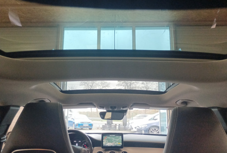 Mercedes GLA 200 (X156) Phase 2  1.6 i 16V 7G-DCT 156 cv Boîte auto