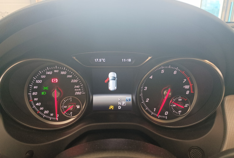 Mercedes GLA 200 SENSATION (X156) Phase 2  1.6 i 16V 7G-DCT 156 cv Boîte auto