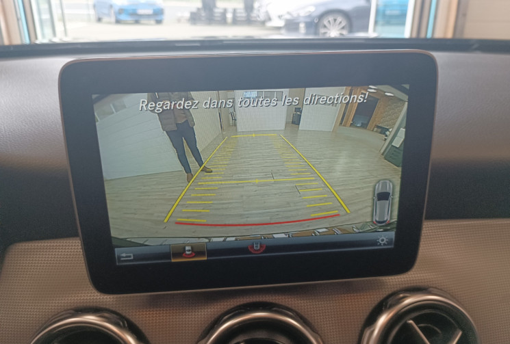 Mercedes GLA 200 SENSATION (X156) Phase 2  1.6 i 16V 7G-DCT 156 cv Boîte auto