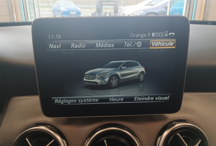 Mercedes GLA 200 SENSATION (X156) Phase 2  1.6 i 16V 7G-DCT 156 cv Boîte auto