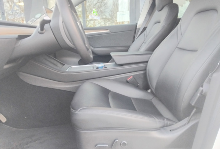 Tesla Model Y LONG RANGE DUAL MOTOR AWD 514 cv - Attelage