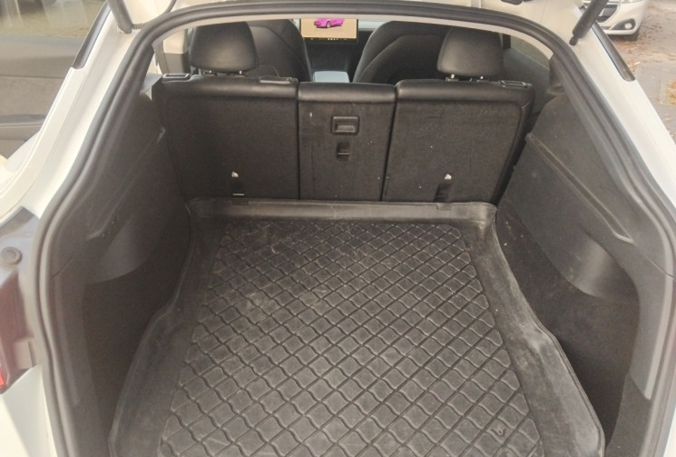 Tesla Model Y LONG RANGE DUAL MOTOR AWD 514 cv - Attelage