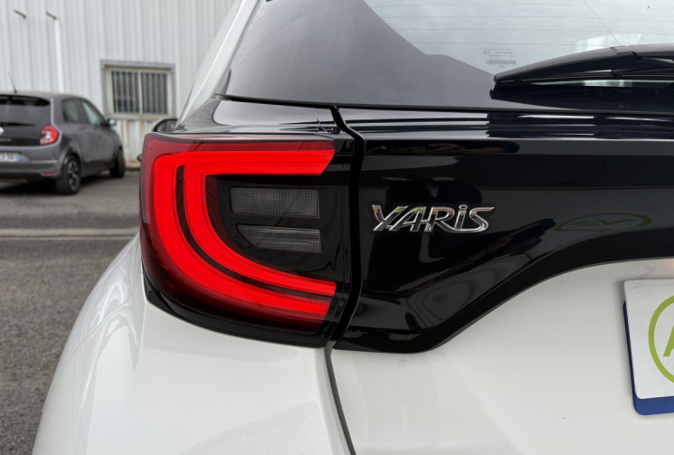Toyota Yaris 116h Dynamic Business 5p * Carplay * Led * Caméra * Contrat d'entretien