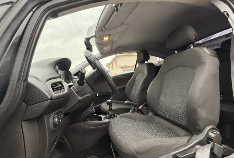 Opel Corsa E / 1.4 / 90 CH / COLOR EDITION