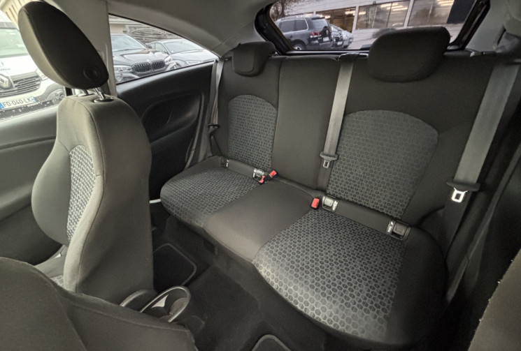 Opel Corsa E / 1.4 / 90 CH / COLOR EDITION
