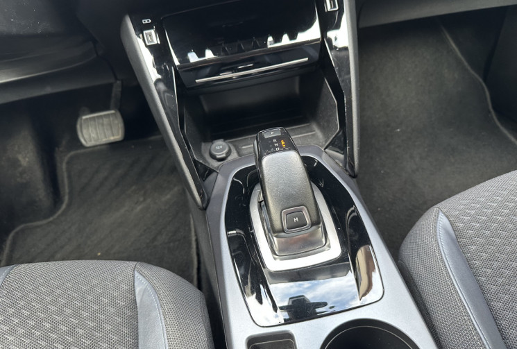 Peugeot 2008 Allure 1.5 BlueHDi 130 EAT8 / Carplay / i Cockpit 3D / Camera