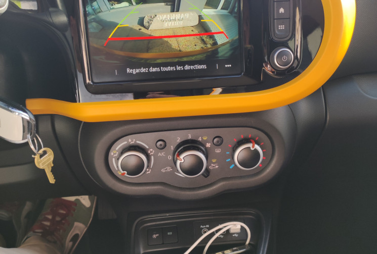 Renault Twingo III Phase 2 0.9 TCe 95 cv INTENS / SUIVI RENAULT