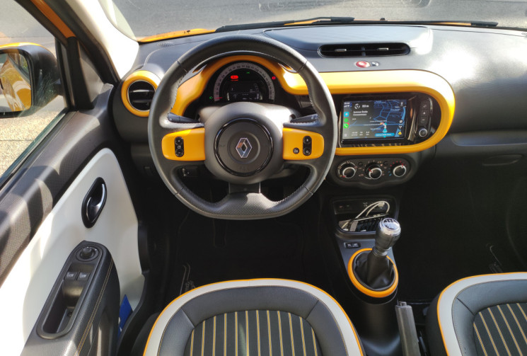 Renault Twingo III Phase 2 0.9 TCe 95 cv INTENS / SUIVI RENAULT