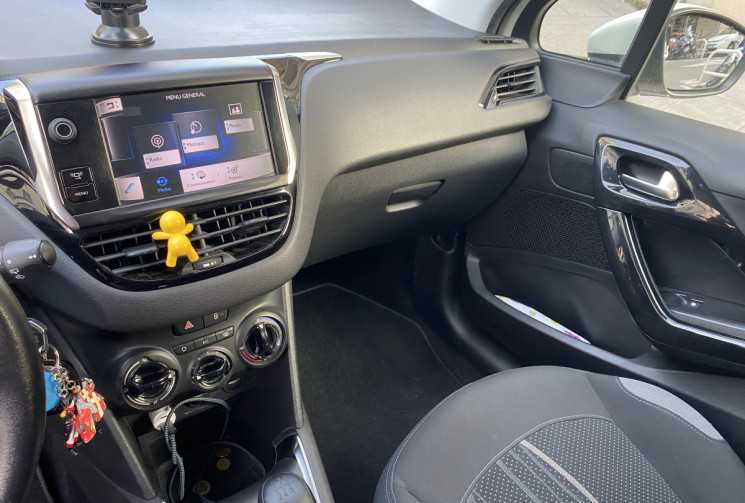 Peugeot 208 1.4 HDI 68 CH BUSINESS 5 PLACES distri ok