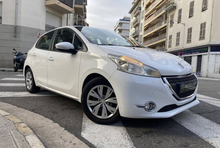 Peugeot 208 1.4 HDI 68 CH BUSINESS 5 PLACES distri ok
