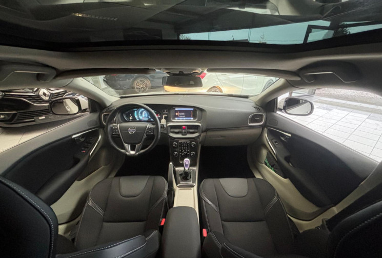 Volvo V40 T3 1.6 ESS 150CV MOMENTUM - TOIT PANORAMIQUE