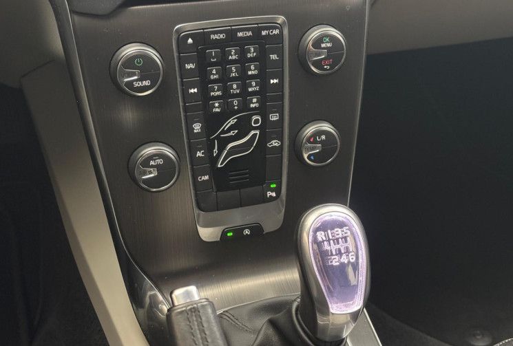 Volvo V40 T3 1.6 ESS 150CV MOMENTUM - TOIT PANORAMIQUE