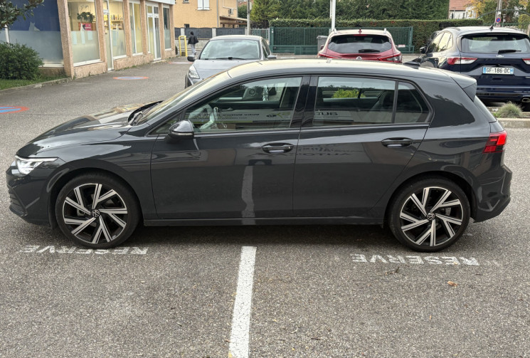 Volkswagen Golf VIII 1.5 eTSI 130 ch Life Business DSG7 / TVA / Première main / Entretien VW