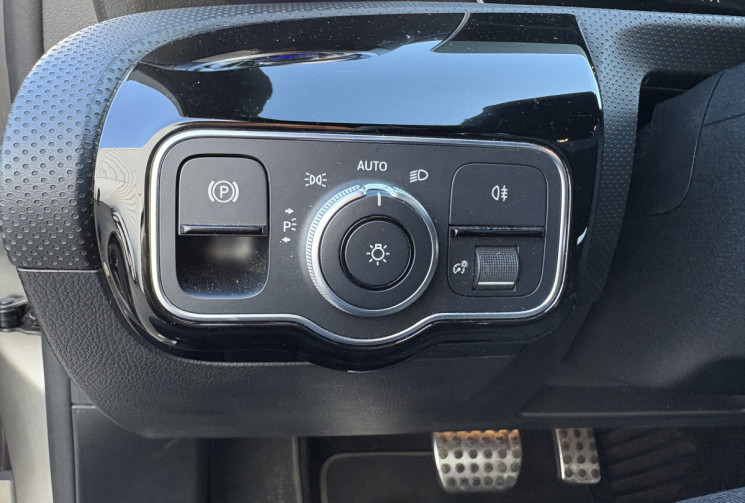 Mercedes Classe A 180d 116cv AMG line * Caméra * Focal * Siège Chauffants * TBE * Entretien OK 