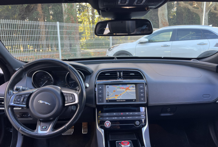 Jaguar XE 2.0 D 180 R-Sport BVA / Toit Ouvrant / Sièges Chauffants / Keyless 