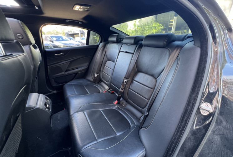 Jaguar XE 2.0 D 180 R-Sport BVA / Toit Ouvrant / Sièges Chauffants / Keyless 