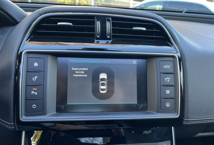 Jaguar XE 2.0 D 180 R-Sport BVA / Toit Ouvrant / Sièges Chauffants / Keyless 