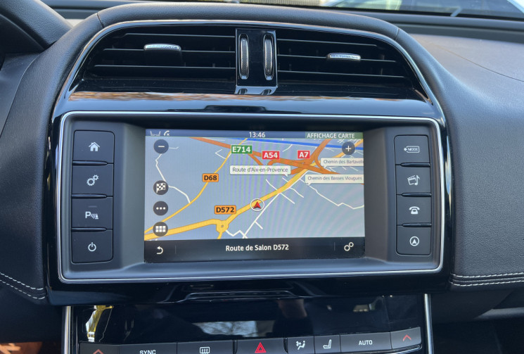 Jaguar XE 2.0 D 180 R-Sport BVA / Toit Ouvrant / Sièges Chauffants / Keyless 