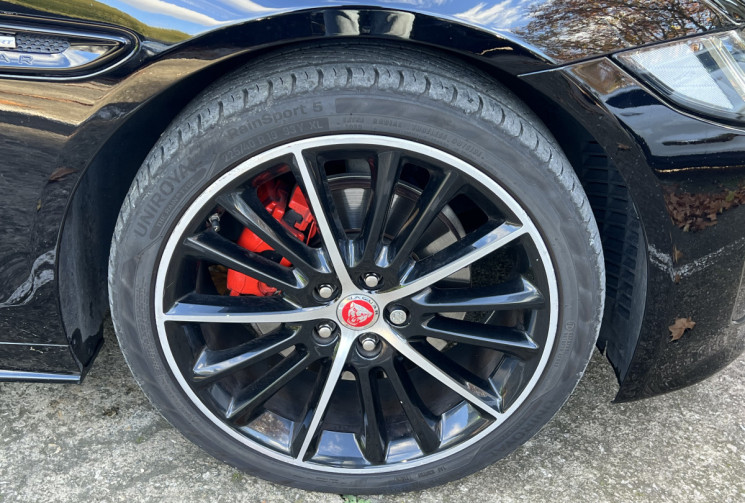 Jaguar XE 2.0 D 180 R-Sport BVA / Toit Ouvrant / Sièges Chauffants / Keyless 